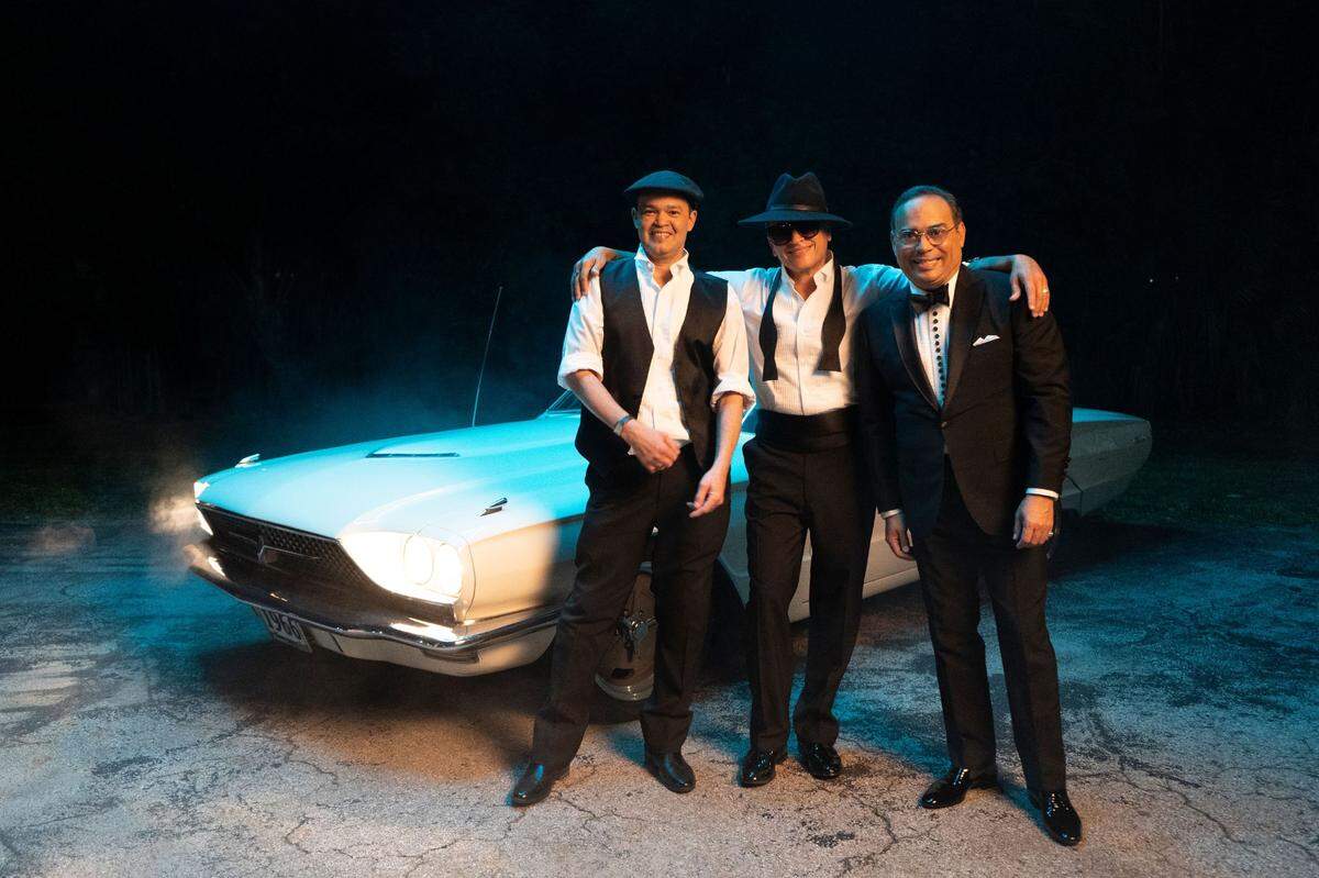 Elvis Crespo junto a Gilberto Santa Rosa y Alex Bueno.