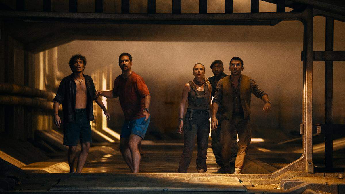 L to R: , Xavier Dobbs (David Iacono), Reuben Delgado (Manuel Garcia-Rulfo), Zora Bennett (Scarlett Johansson), Duncan Kincaid (Mahershala Ali) and Dr. Henry Loomis (Jonathan Bailey) in JURASSIC WORLD REBIRTH, directed by Gareth Edwards.