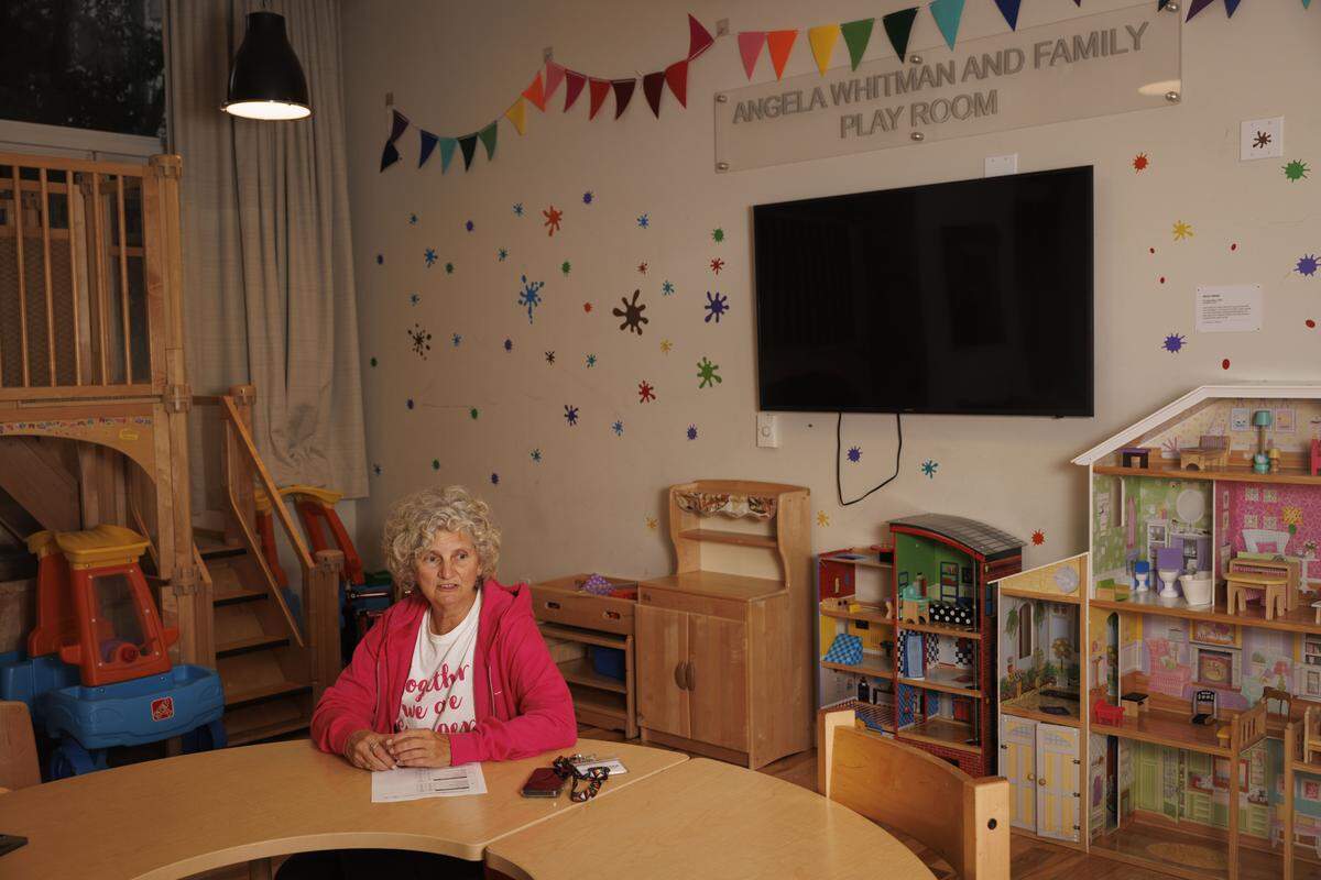 Constance Collins, fundadora de Lotus House, en una de las salas de niños en el refugio para mujeres Lotus House en Miami, Florida.