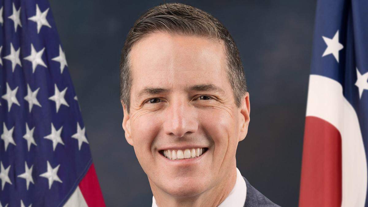 El senador Bernie Moreno, de origen colombiano y republicano por Ohio, presentó un proyecto de ley que eliminaría la doble nacionalidad.