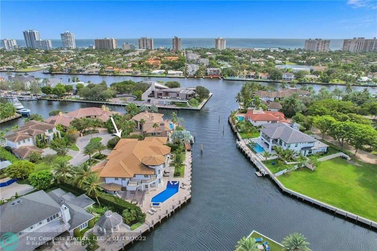 El jugador del Inter Miami, Lionel Messi, y su esposa Antonela Roccuzzo, podrán conservar la privacidad de su familia, en la residencia que compraron en una comunidad cerrada, rodeada de agua, en Fort Lauderdale.