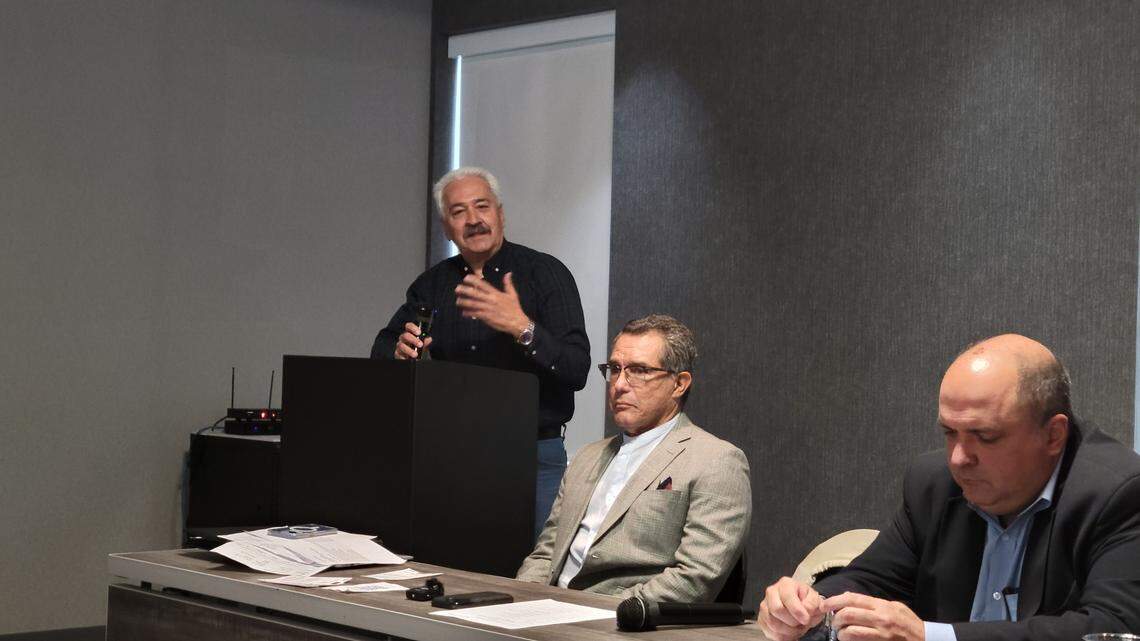 Tomás Páez, director del Observatorio de la Diáspora Venezolana, habla durante la presentación de la Red Global Diáspora de Venezuela el 10 de junio de 2021 en Miami.