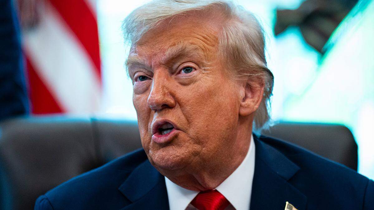 El presidente de Estados Unidos, Donald Trump, habla durante la firma de una orden ejecutiva en el Despacho Oval de la Casa Blanca, en Washington, D.C., el lunes 25 de agosto de 2025.