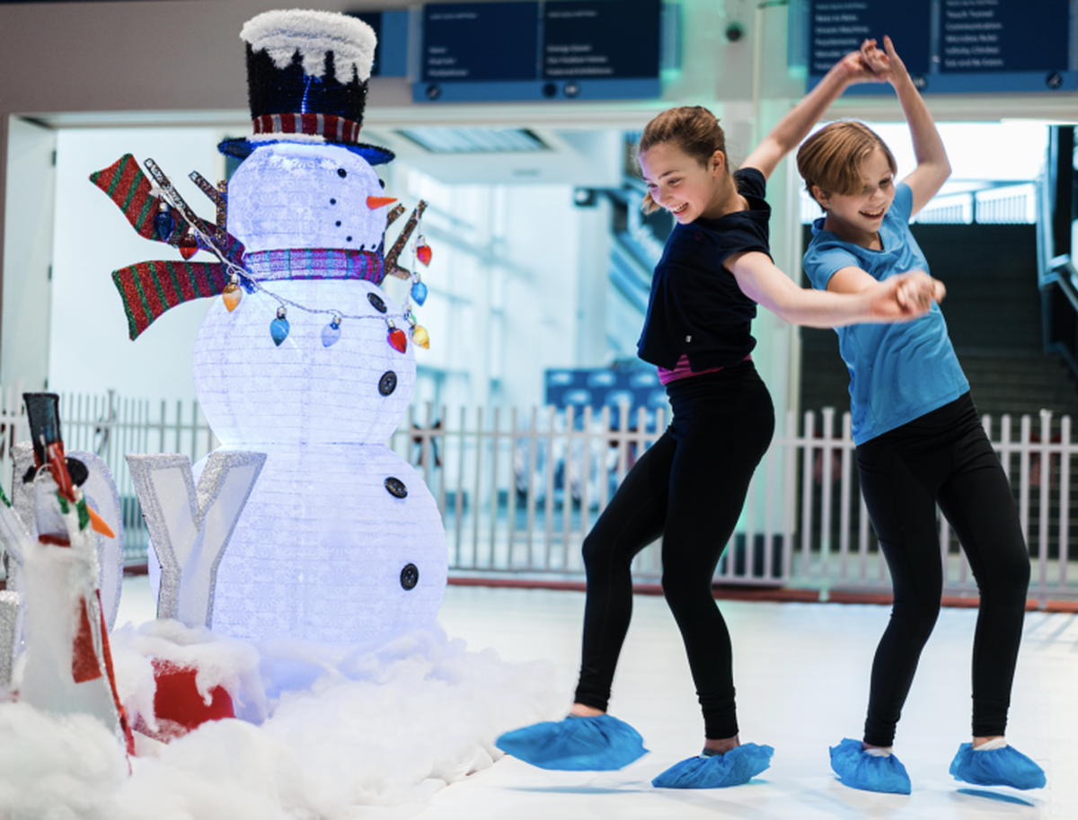 Patinaje sobre hielo en el Miami Children’s Museum.
