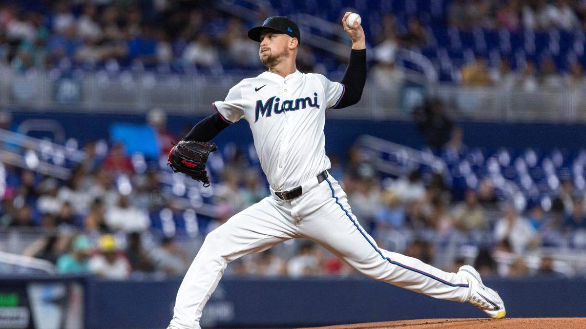 El abridor de los Marlins Braxton Garrett lanza en el primer inning del partido ante los Rays de Tampa Bay, celebrado el 5 de junio de 2024 en Miami.