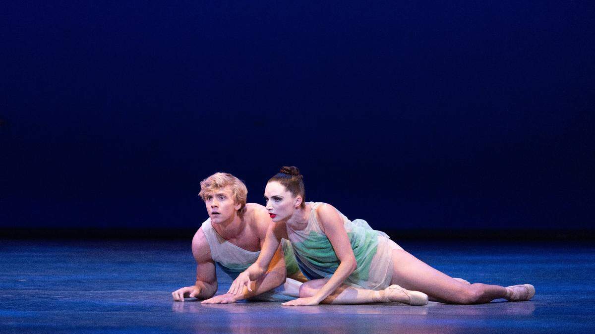 Brooks Landegger y Jordan-Elizabeth Long en “Pictures at an Exhibition”, coreografía de Alexei Ratmansky, la noche de su estreno para el Miami City Ballet en el Arsht Center de Miami.