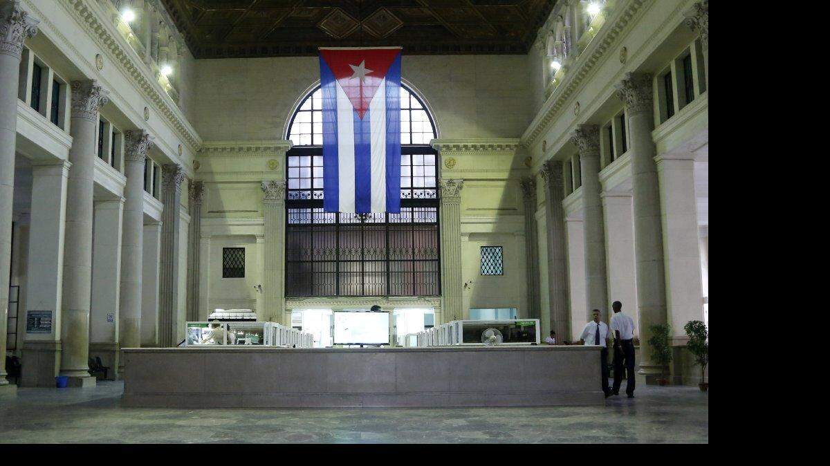 Vista del interior del Banco Metropolitano, en La Habana, Cuba, el martes 11 de agosto de 2015. 