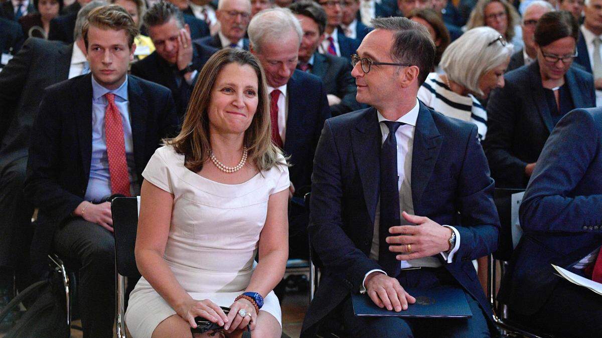 El Ministro de Asuntos Exteriores alemán Heiko Maas y su homóloga canadiense, Chrystia Freeland, en la inauguración de una conferencia de embajadores el 27 de agosto de 2018 en el Ministerio de Asuntos Exteriores de Berlín.