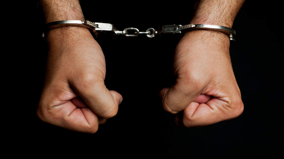 Arrestan a profesor de Miami-Dade por presunta relación sexual con alumna menor de edad