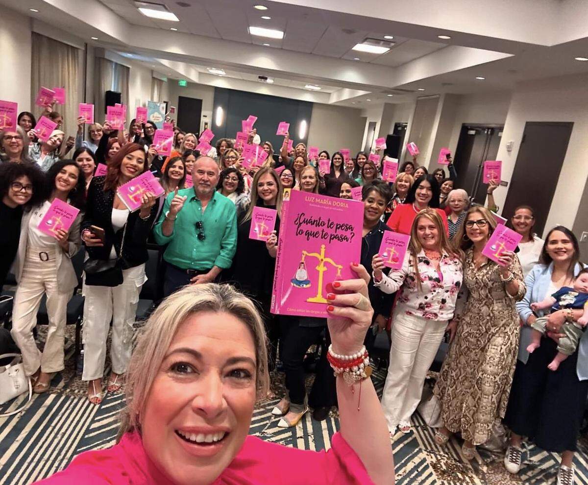 Durante la presentación de uno de sus  libros.