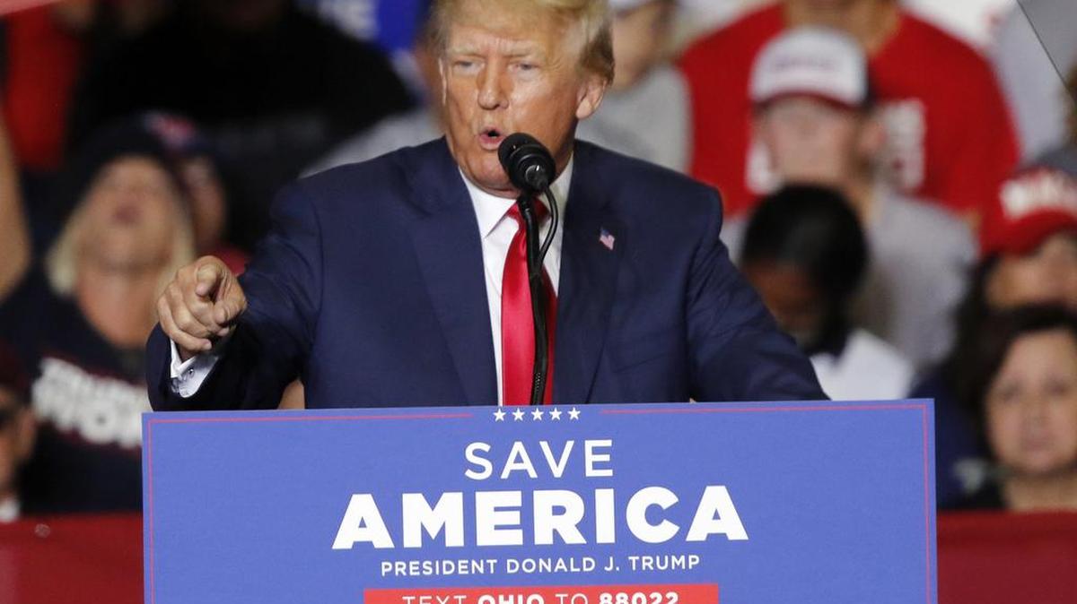 El expresidente Donald Trump habla en un acto de campaña en Youngstown, Ohio, el sábado 17 de septiembre de 2022. (AP /Tom E. Puskar)