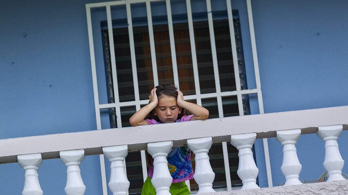 Las diferencias por género encontradas entre los estudiantes que informan síntomas de trastorno de estrés postraumático se alinean con la literatura médica: los niños tienen más probabilidades de exteriorizar lo que sienten, mientras que las niñas son más propensas a mostrar depresión y ansiedad.