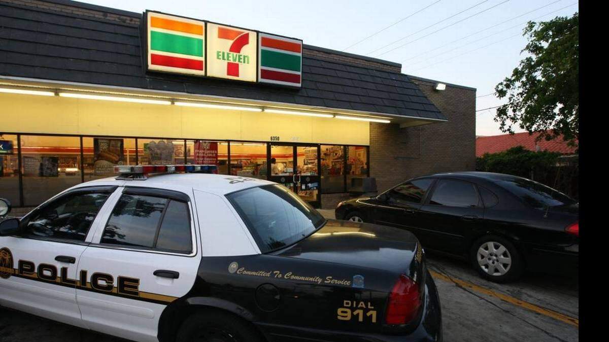 Departamento de Policía de Miramar respondió a un robo en una tienda 7 Eleven, 6350 Pembroke Road. 