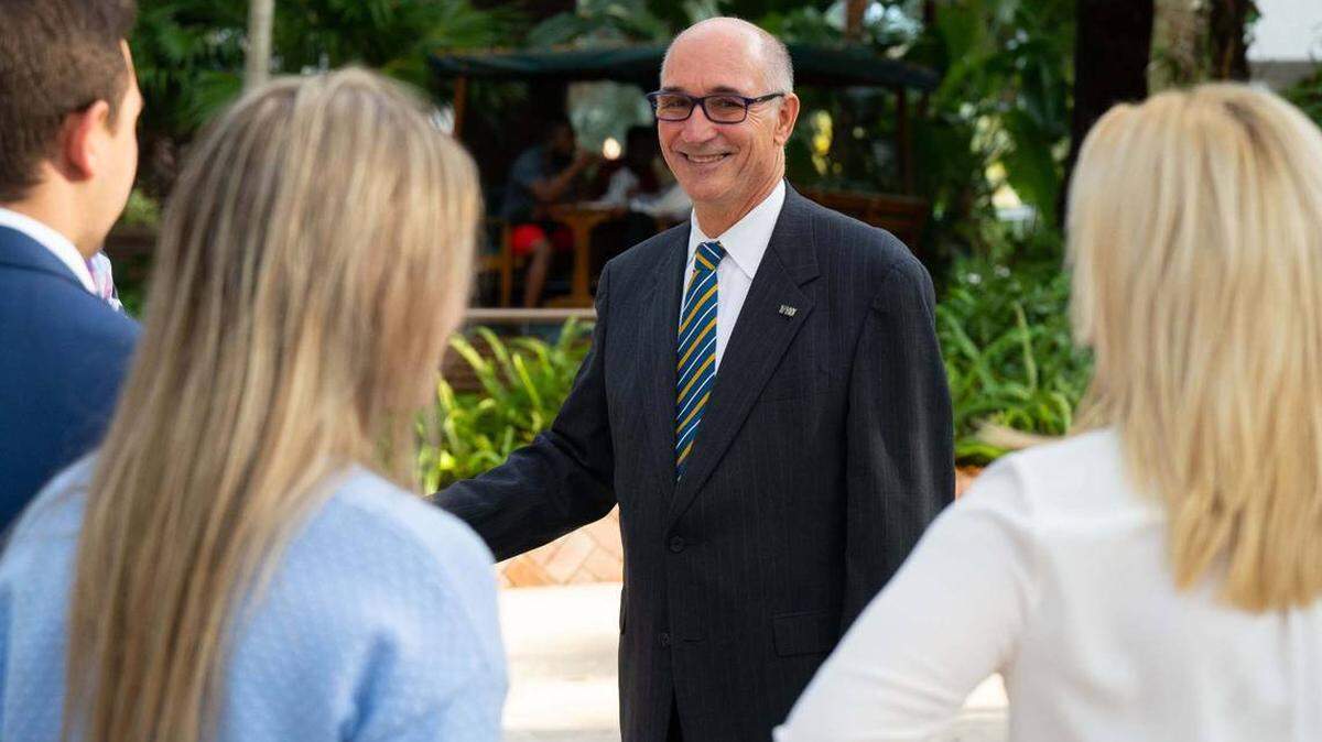 Kenneth Jessell fue nombrado presidente interino de FIU tras la abrupta renuncia de Mark Rosenberg el viernes 21 de enero de 2022 por la tarde. 