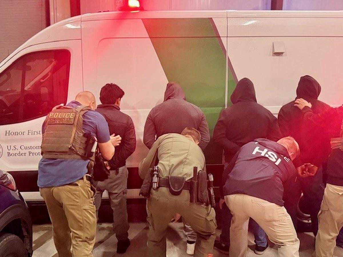 ICE detuvo a 32 inmigrantes indocumentos en el Condado Palm Beach, Florida.