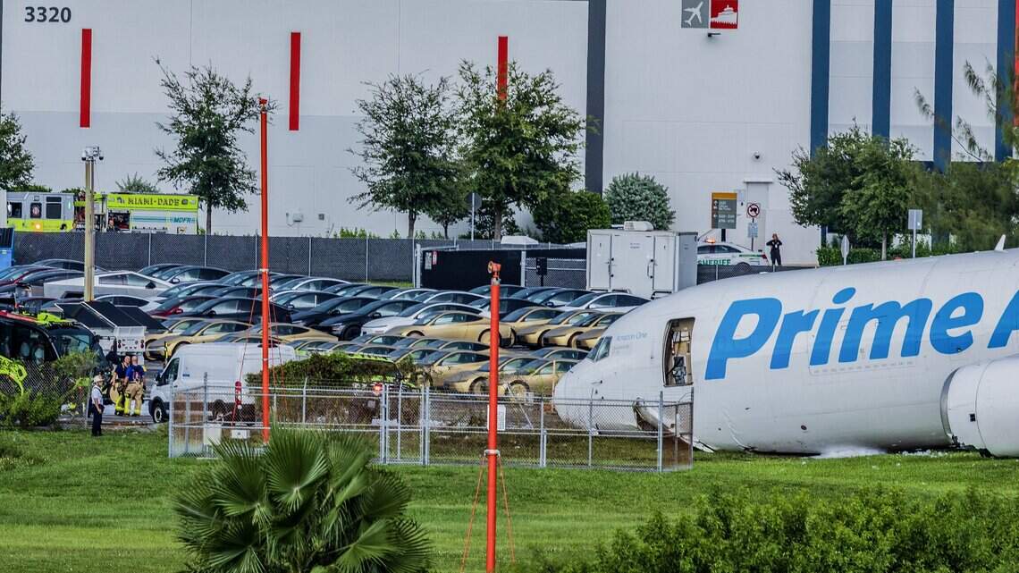 ‘Fue surrealista': testigo relata el momento en que avión de Amazon se estrelló en Miami
