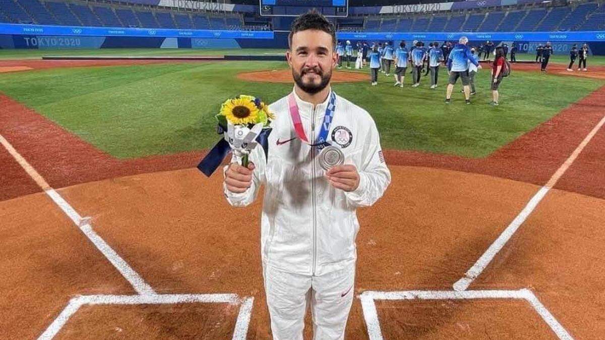 La única historia buena para los Miami Marlins es  la de Eddy Alvarez, quien integrara el equipo nacional de béisbol de Estgados Unidos  con la medalla de plata en los Juegos Olímpicos de Tokio 2021.
