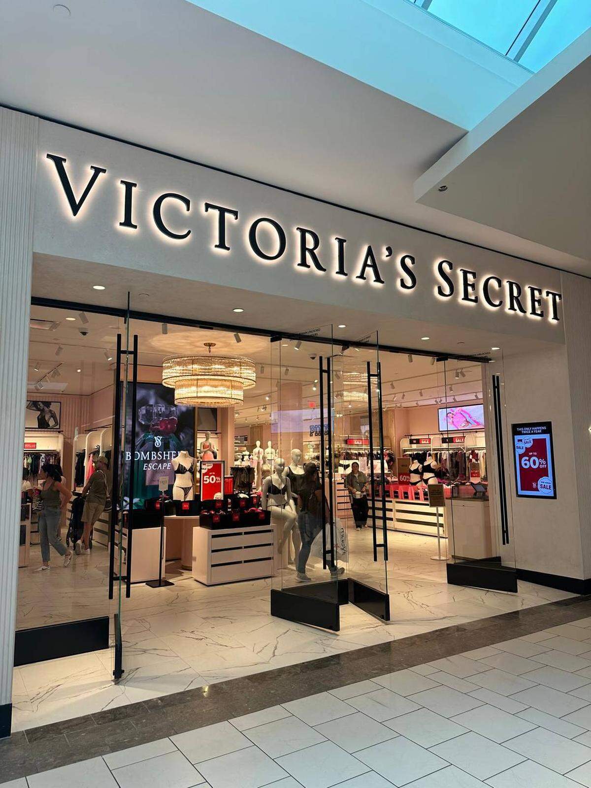 Una remodelada Victoria Secret/PINK se relocalizó en el Dadeland Mall en mayo de 2024.