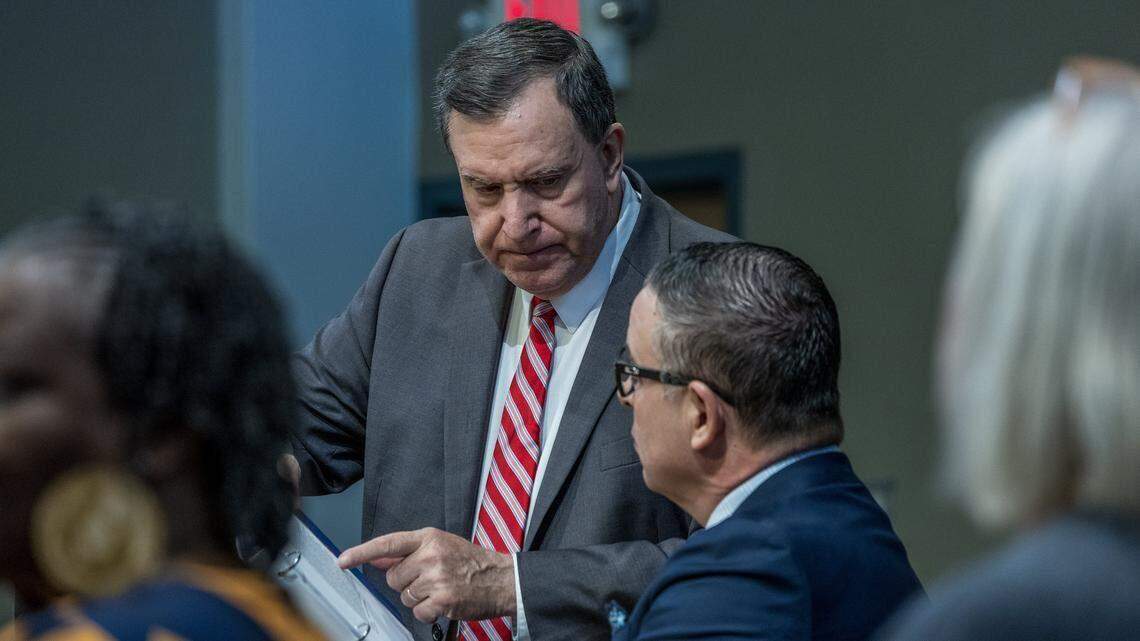 La ciudad de Miami deja de pagar los abogados de Joe Carollo en una demanda