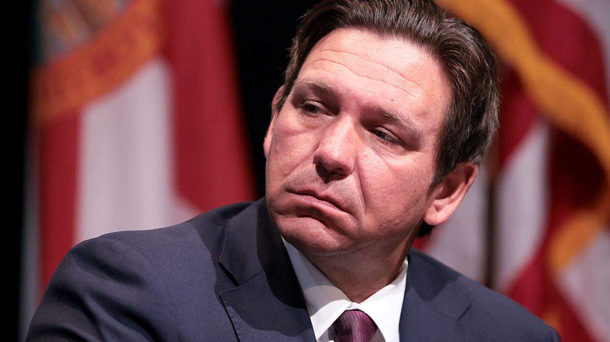 El gobernador de Florida, Ron DeSantis, asiste a la conferencia “Boom Belt: A Return to First Principles in Public Markets”, que enfatiza la promoción de leyes favorables a las inversiones privadas, el 7 de abril de 2026 en Miami.