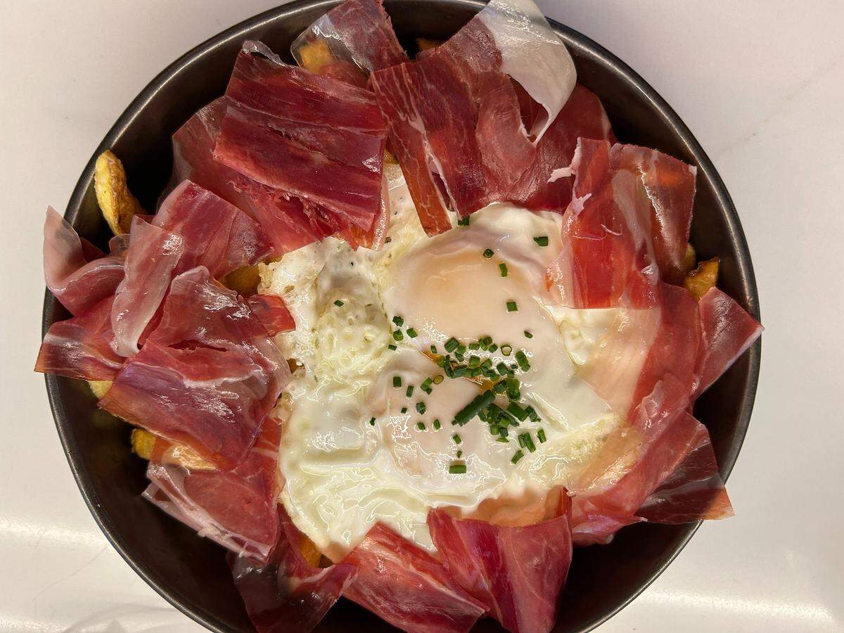 La Ancha, restaurante familiar con más de 100 años de historia que ofrece comida tradicional de calidad.