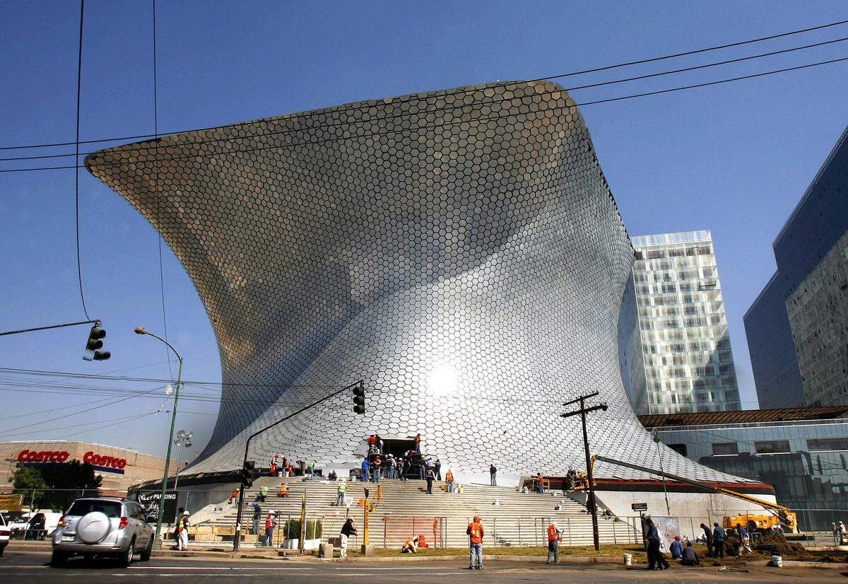 El Museo Soumaya está localizado en el distrito de Nuevo Polanco, a unas siete millas al oeste del Zócalo.