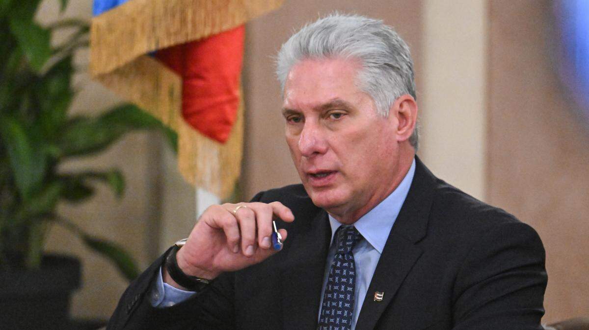 El gobernante de Cuba, Miguel Díaz-Canel, afirmó este sábado que su gobierno trabaja “arduamente” para esclarecer la noticia de la supuesta muerte en Somalia de dos doctores cubanos secuestrados en 2019 por el grupo yihadista Al Shabab.