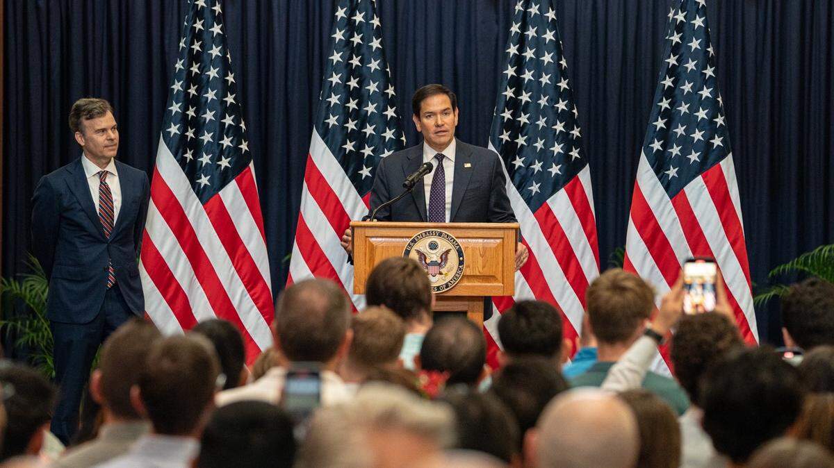 El secretario de Estado de Estados Unidos, Marco Rubio, da un discurso ante el personal de la Embajada estadounidense en Ciudad de Panamá, Panamá, el domingo 2 de febrero de 2025.