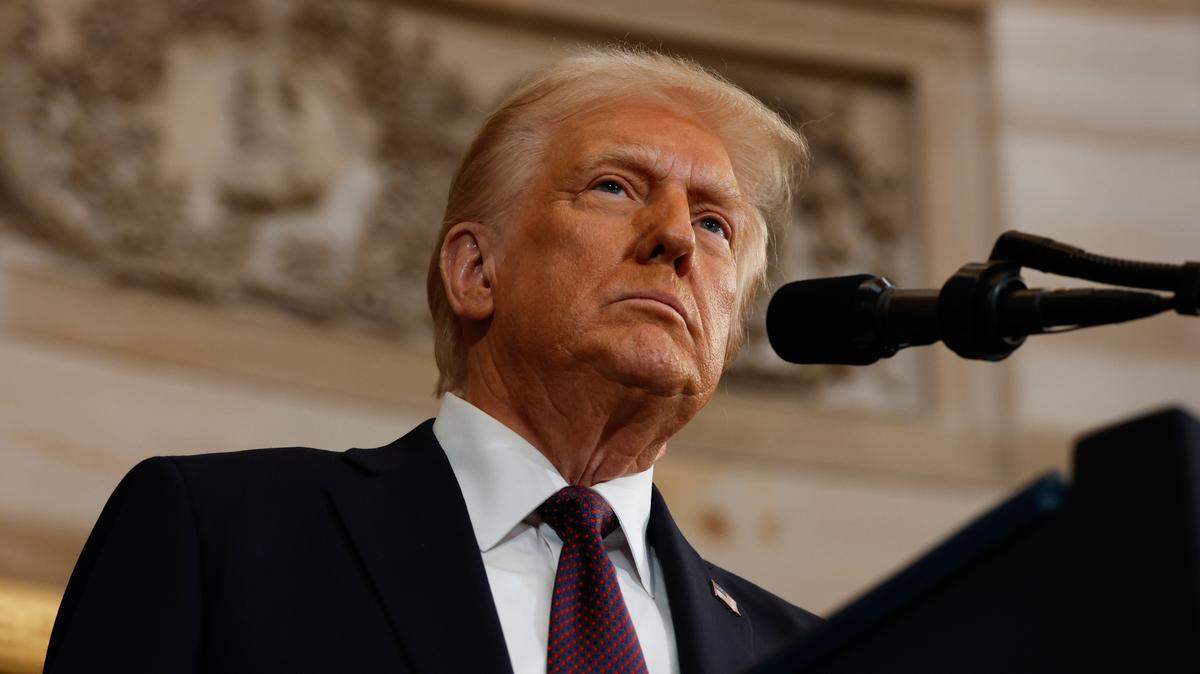 El presidente de EEUU, Donald Trump, habla durante la ceremonia de investidura en el Rotonda del Capitolio de EEUU el 20 de enero de 2025 en Washington, DC. Donald Trump asume su segundo mandato como el 47º presidente de los Estados Unidos.