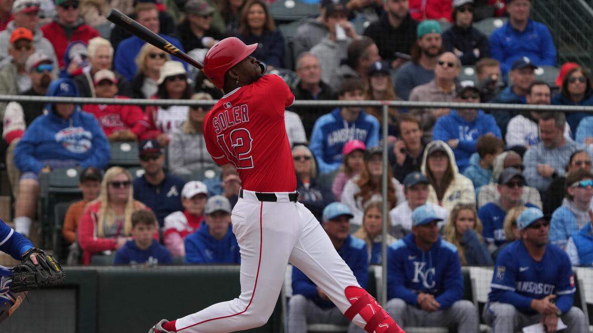 El jardinero de los Angelinos Jorge Soler es el candidato de mayor fuerza entre los peloteros cubanos para arribar a la cifra de 200 jonrones de por vida durante la campaña del 2025.