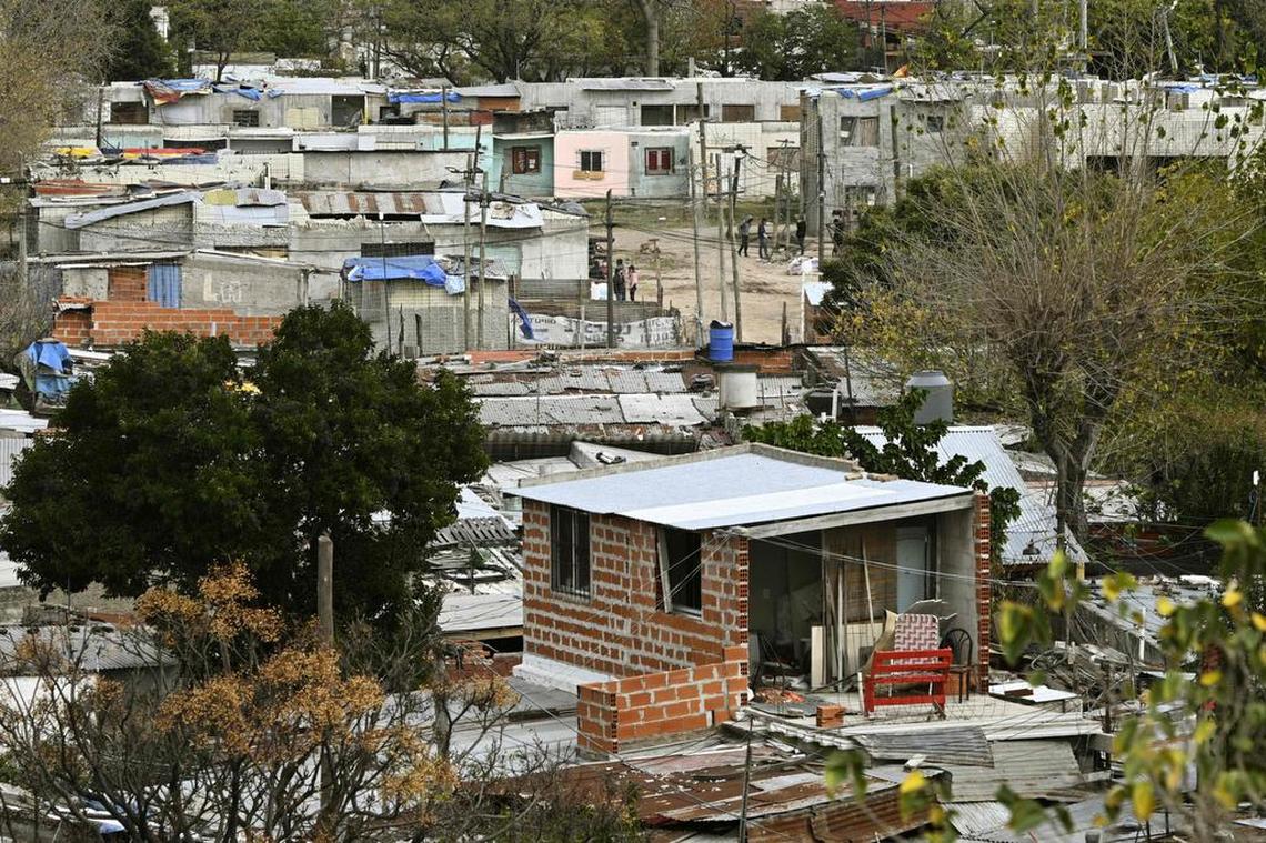 Slums like Villa Azul in Quilmes, in the greater Buenos Aires metropolitan area, have seen a spike in COVID-19 cases as quarantine measures have been gradually relaxed.