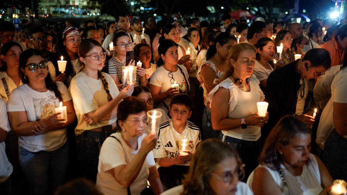 Colombia eleva a 319 el número de fallecidos por el terremoto