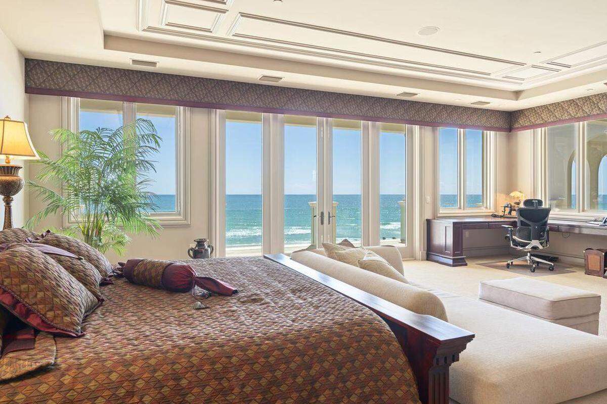 El interior de una mansión de $30.3 millones en Longboat Key, Sarasota, que batió récords. Se vendió en julio de 2025.