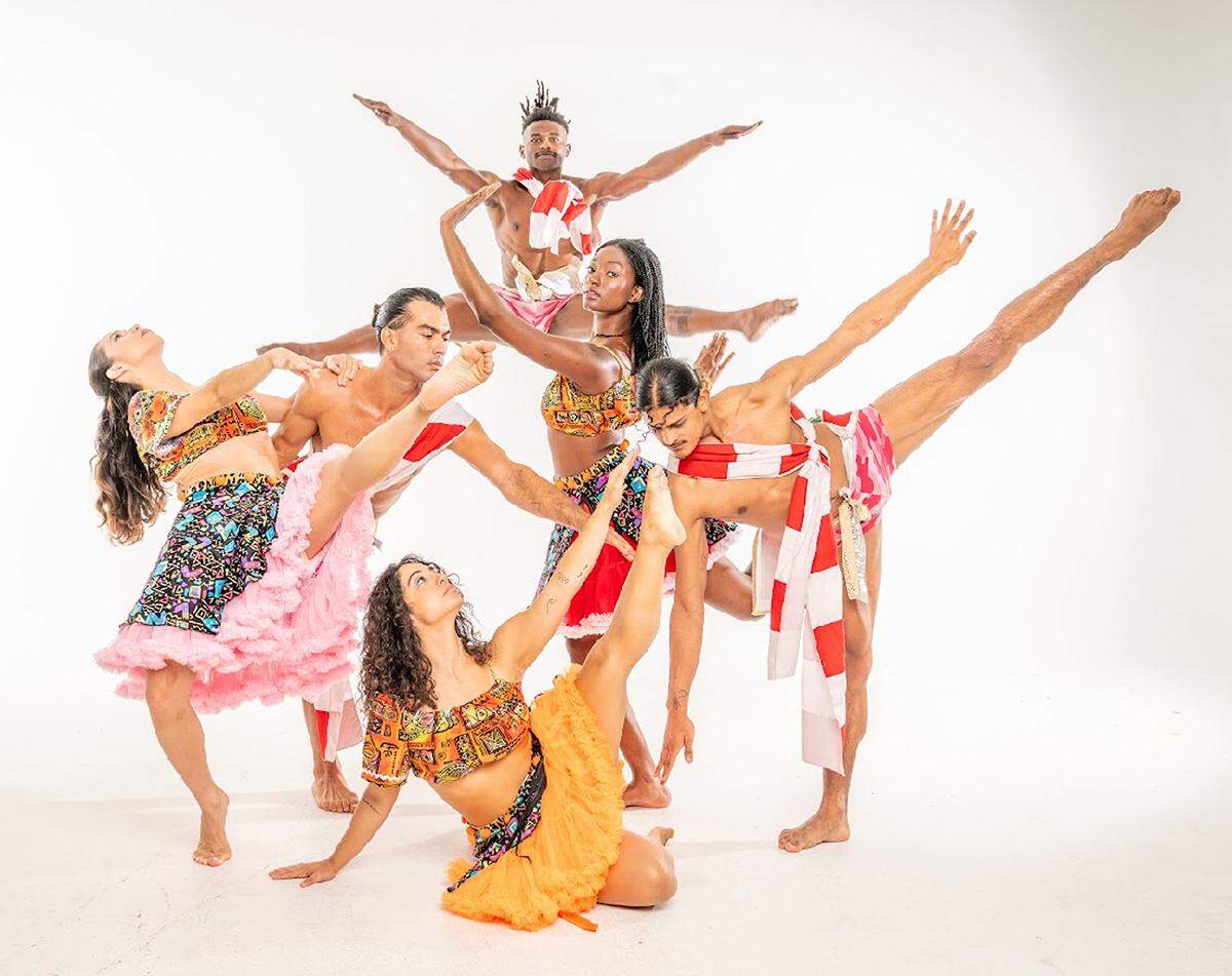 Los bailarines de Peter London Global Dance Company en “Kaiso Bacchanal”, coreografía de Peter London. 