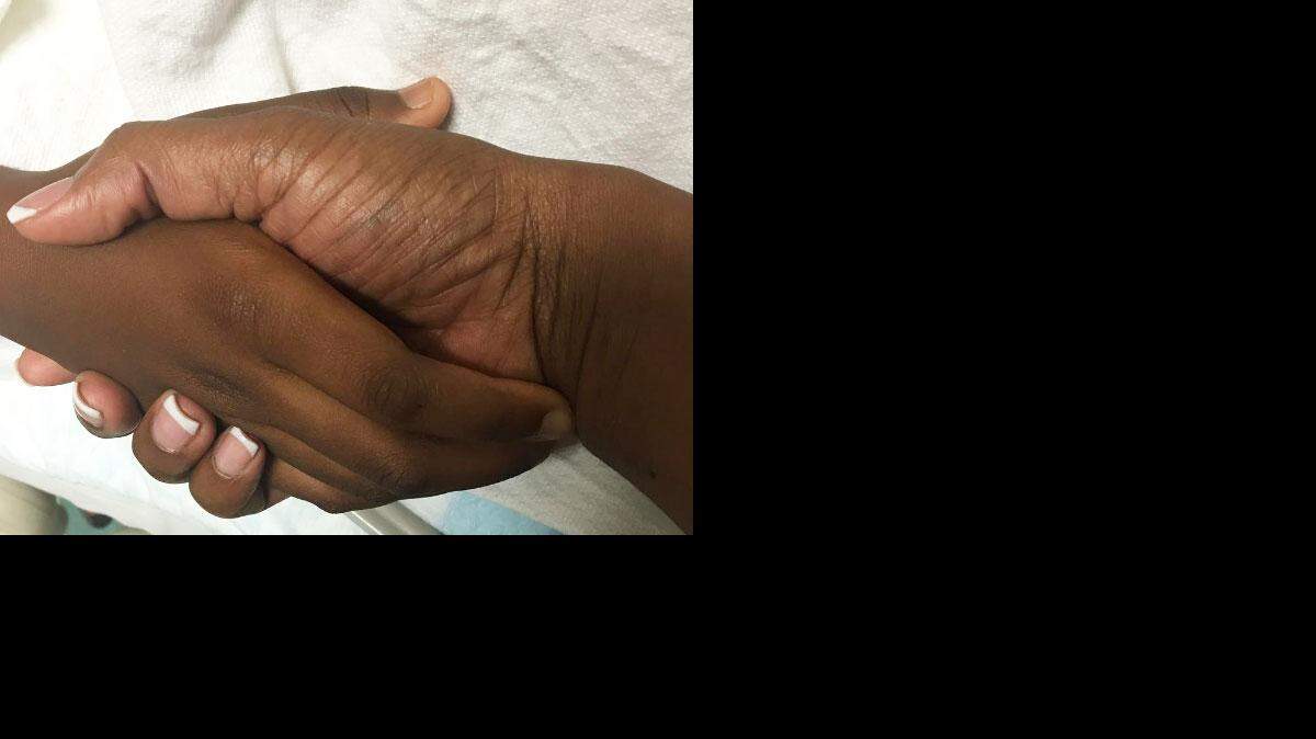 Jada Page está en una cama de hospital, gravemente herida de un balazo que recibió en la cabeza. Instagram