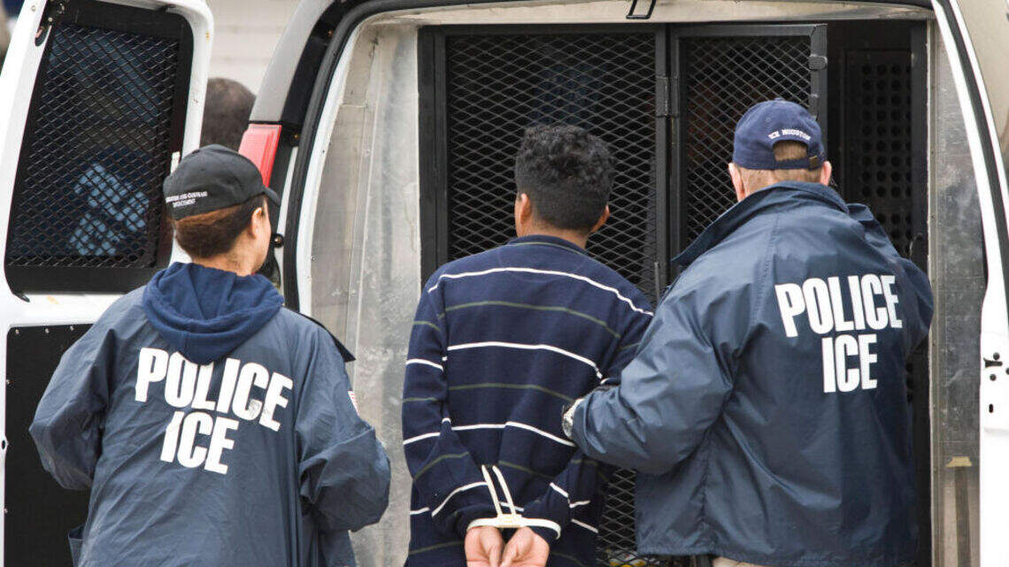 ICE alcanza la cifra más alta de detenciones de inmigrantes en un mes en la era Trump