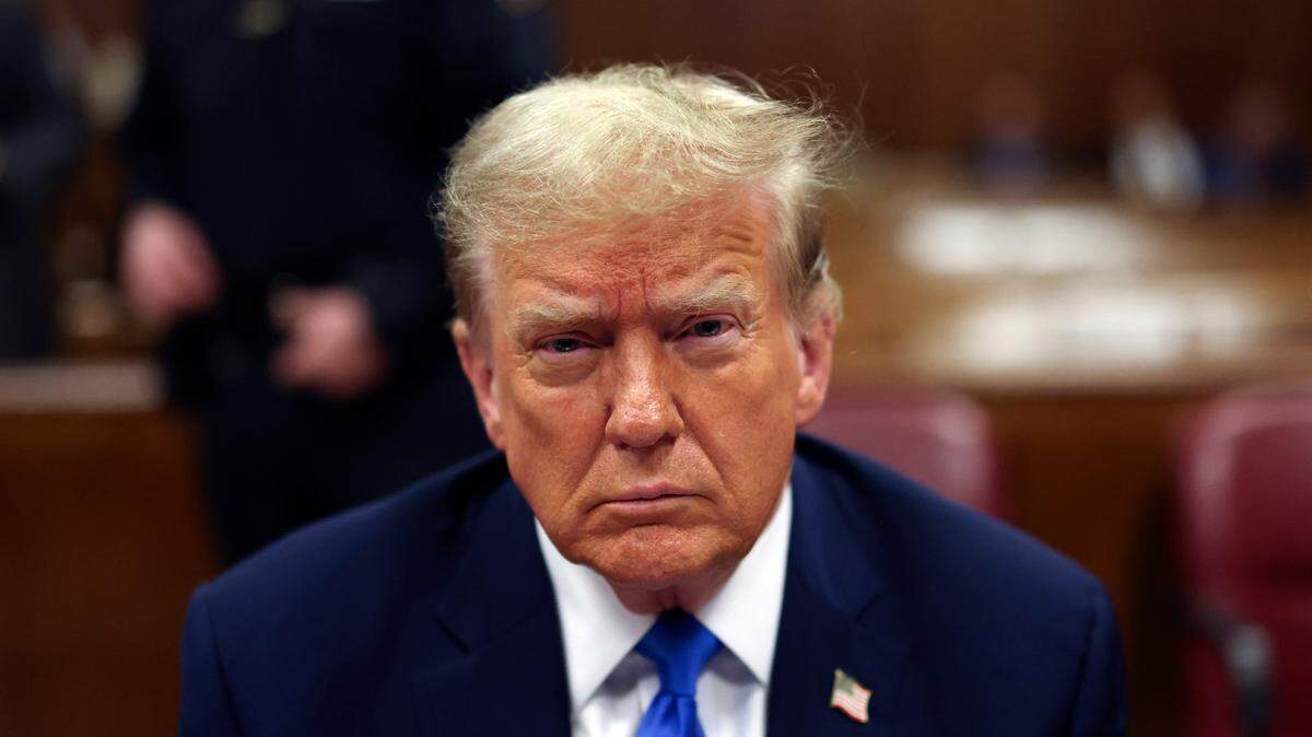 El expresidente Donald Trump durante su audiencia judicial en un tribunal de Manhattan, Nueva York, el jueves 18 de abril de 2024. Trump está acusado falsificar registros de su empresa para esconder un pago para silenciar a la actriz porno Stormy Daniels.