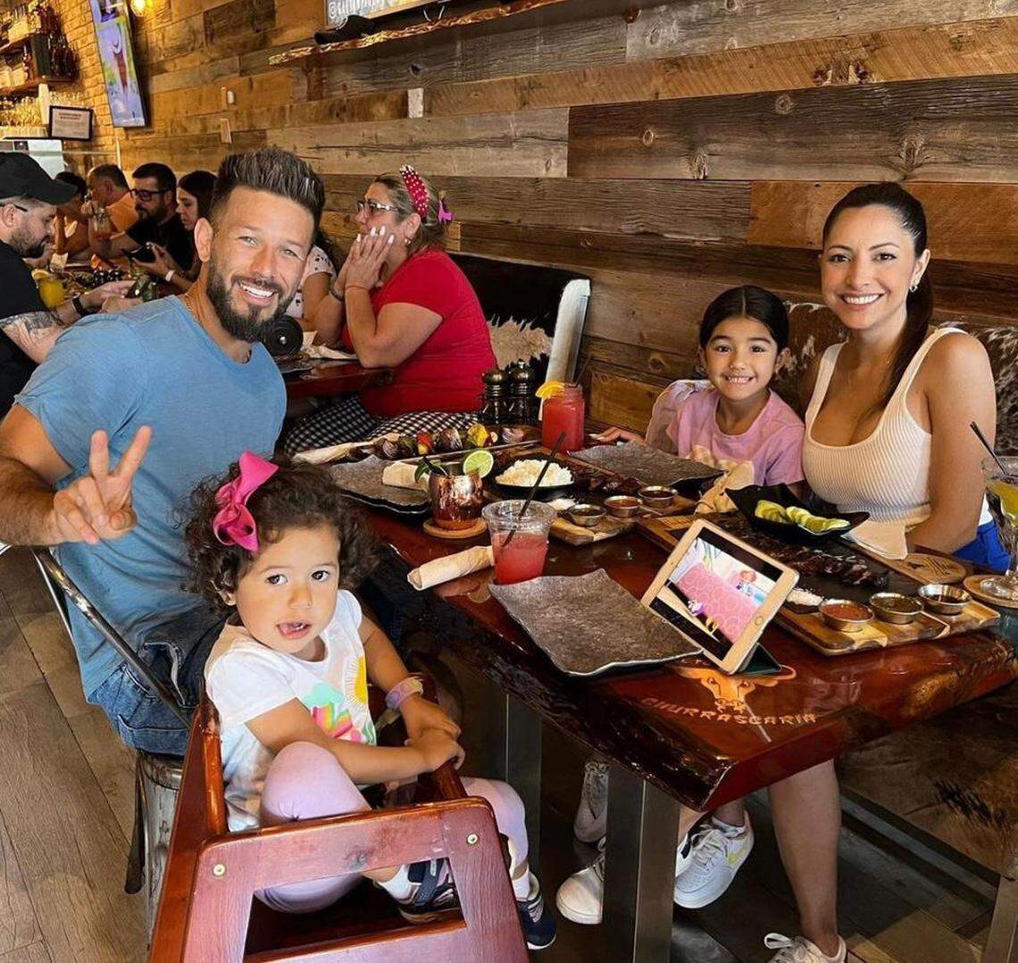 El Toro Loco Churrascaría, que siguiendo la línea empresarial de los argentinos Novecento o Baires Grill, ya es una cadena con cinco sucursales, cuenta con un ambiente para toda la familia.