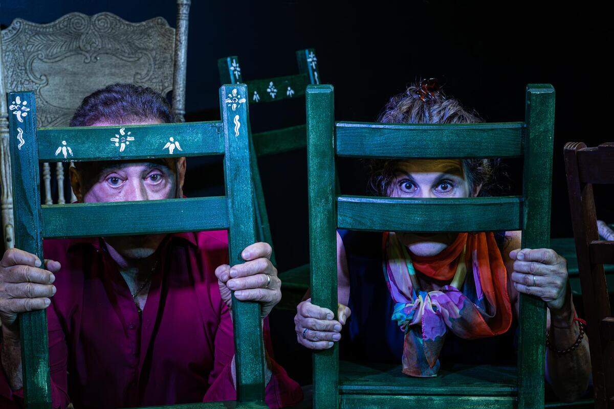 Marilyn Romero y Gerardo Riverón protagonizaron el montaje de “Las sillas”, de Eugene Ionesco, con el cual quedó abierto el mes pasado La 4ª Pared Cultural Arts Center en Kendall. 