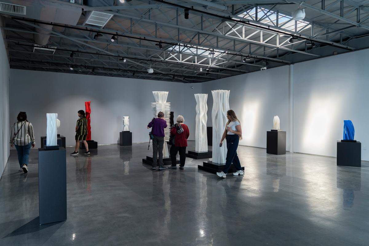Obras en sala de la exposición “Pablo Atchugarry. Monumental”, 2024.