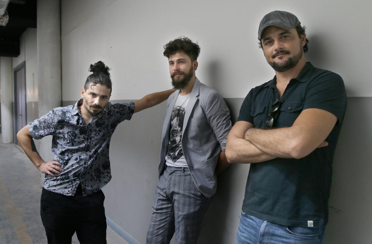 Yerandy Basart, Héctor Medina y Ariel Texidó, parte del elenco del filme ‘Plantados’.
