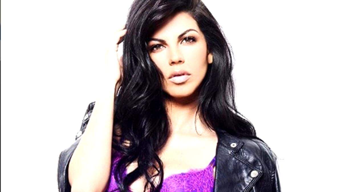 África Zavala.