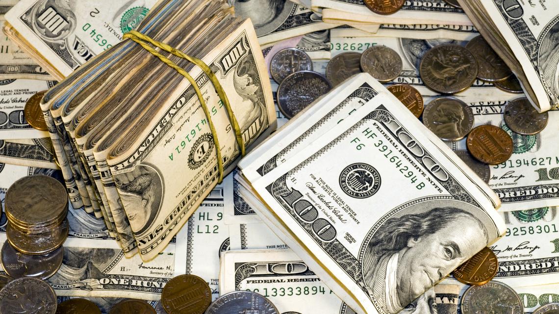 La victima empezó depositando como garantía en el banco $180,000 a una pareja que fingió ser inversionistas en Miami. (Dreamstime/TNS)