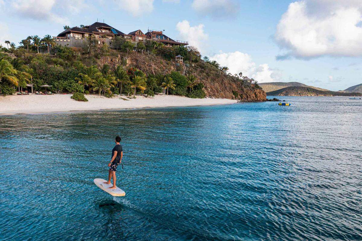 Necker Island, diseñada para grupos pequeños o estadías a medida, estas propiedades brindan acceso exclusivo a playas propias.