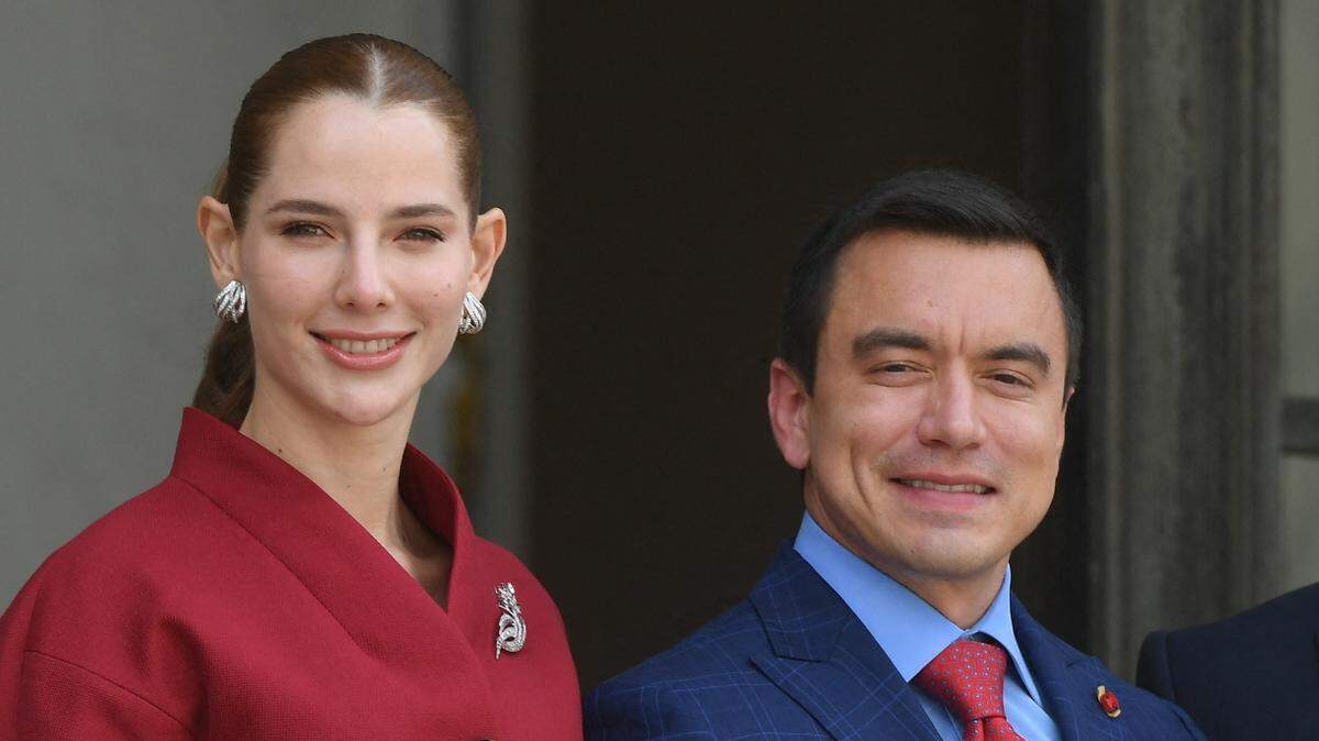 Daniel Noboa y la primera dama Lavinia Valbonesi en el Palacio del Elíseo, París, Francia, el 8 de mayo de 2025. 