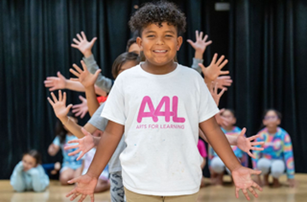 Arts for Learning lanza un campamento de verano gratuito de artes escénicas.