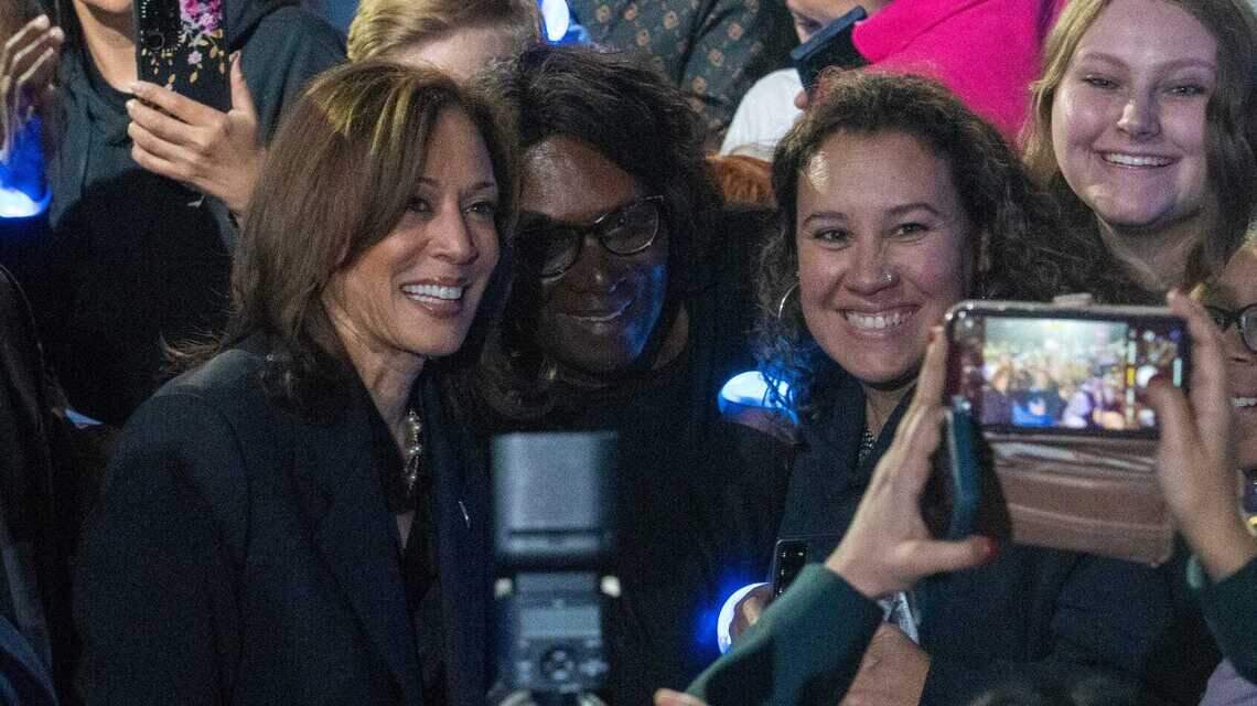 Harris participa en programa de comedia SNL pero aparición podría romper regla electoral