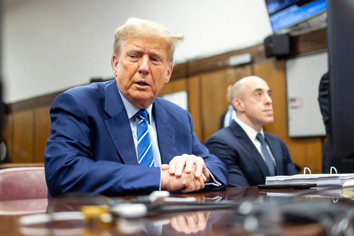 El expresidente Donald Trump asiste al segundo día de su juicio por pagos ilegales a una actriz porno, en Nueva York, el martes 16 de abril de 2024.