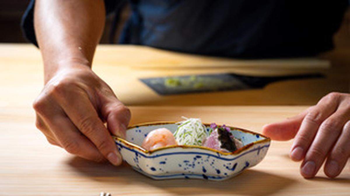 Sorprende a tu pareja con una experiencia “omakase” tradicional en el nuevo restaurante SHINGO, situado en el histórico edificio La Palma de Coral Gables. 