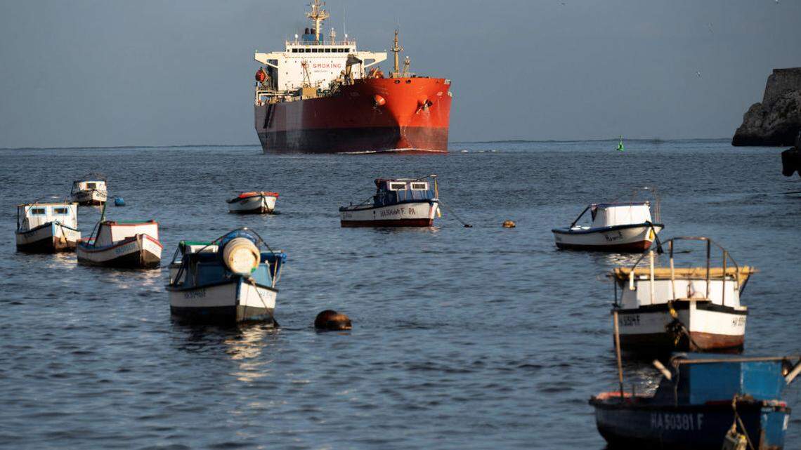 Foto de archivo. El buque petrolero Alicia llega a la bahía de La Habana el 26 de marzo de 2024. 